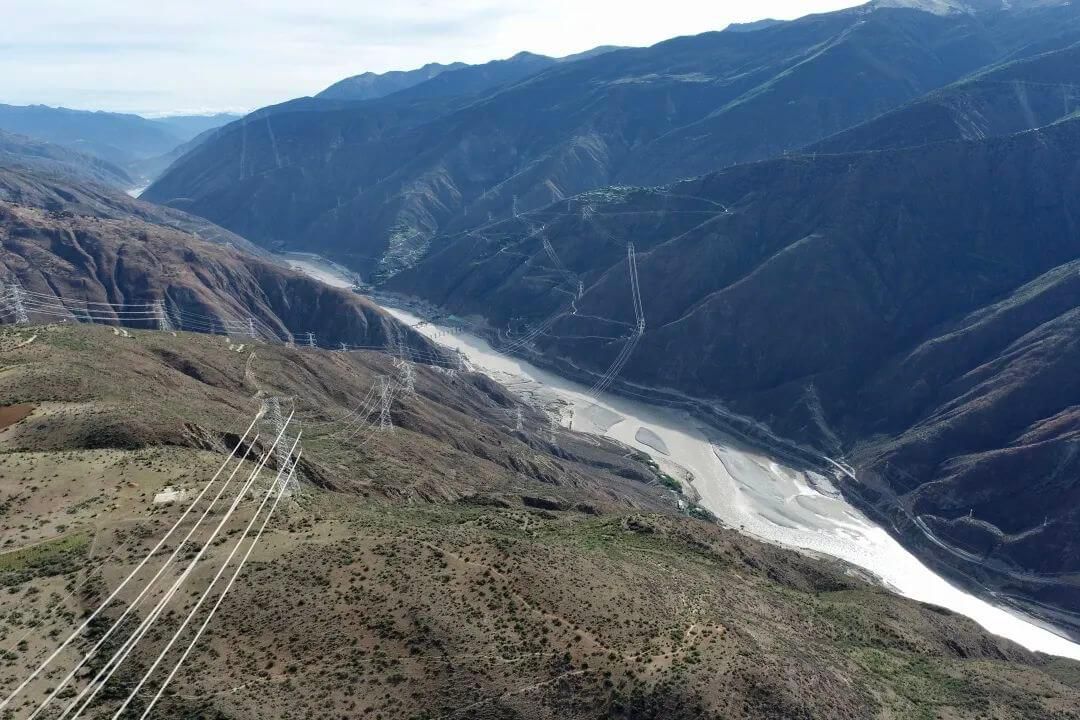 川西高原输电线路